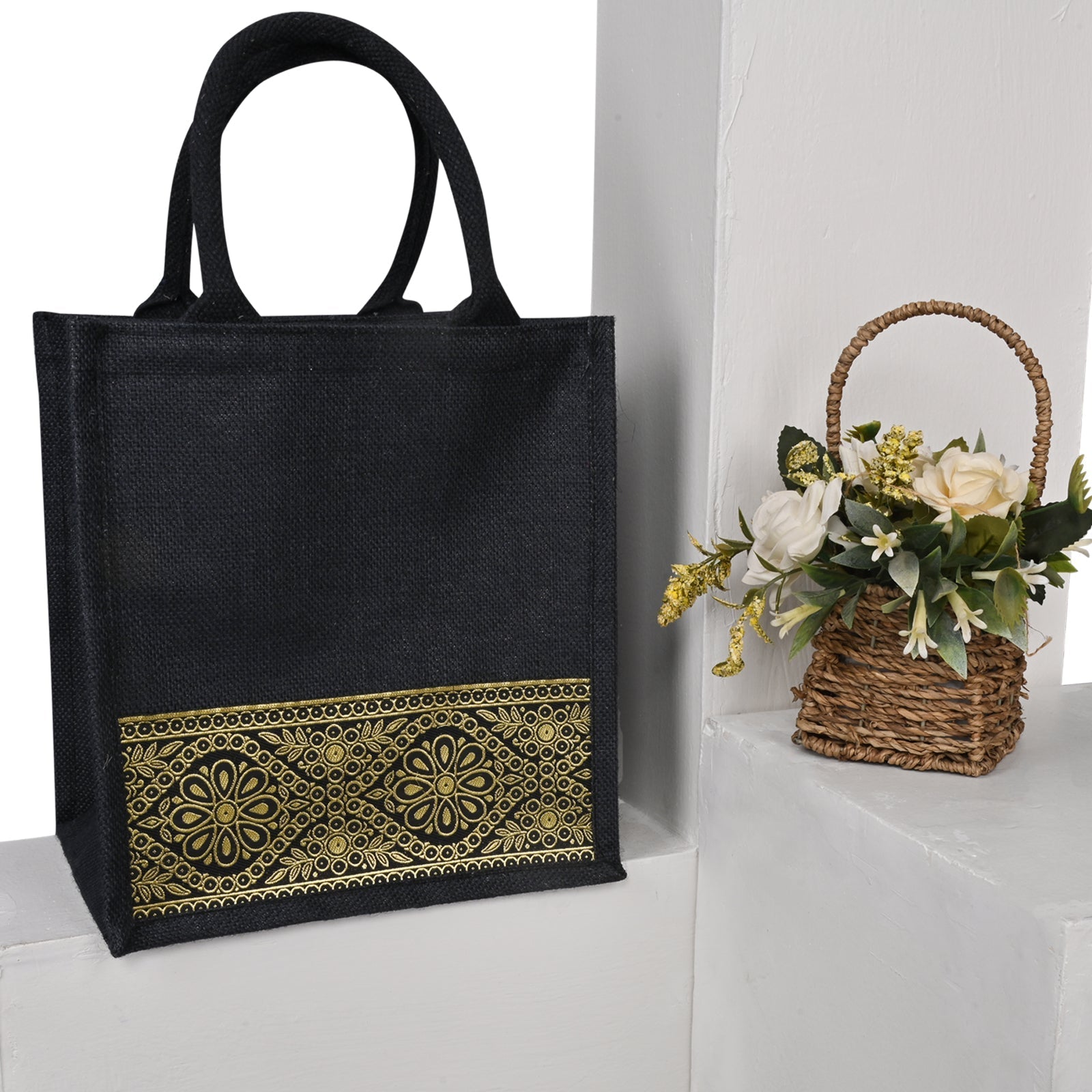 Jute Cottage Lace Zipper Lunch Bag